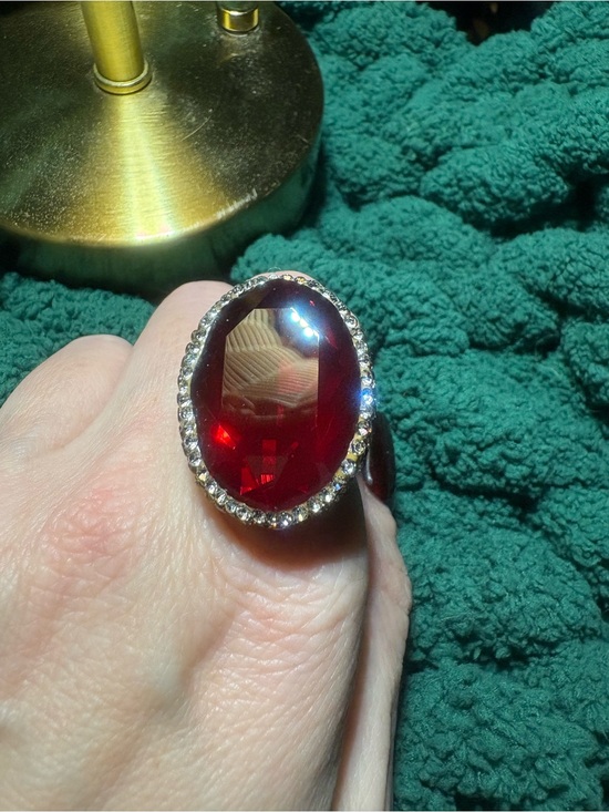 Jewelry - Elegant Red Crystal Oval Cocktail Ring - Women's Jewelry